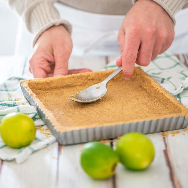 STAMPO CROSTATA QUADRATA FONDO MOBILE 21x21 cm. pz.1 4 STAMPO CROSTATA QUADRATA FONDO MOBILE 21x21 cm. pz.1