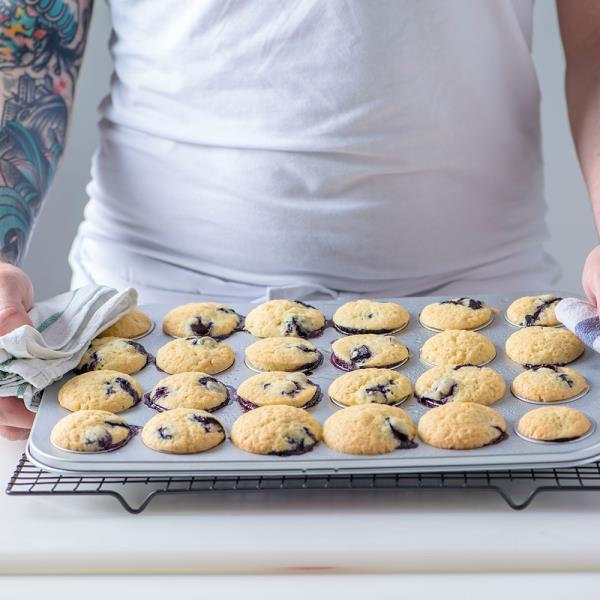 STAMPO MINI MUFFIN 24 CAVITA' Ø4,3 cm 4 STAMPO MINI MUFFIN 24 CAVITA' Ø4,3 cm