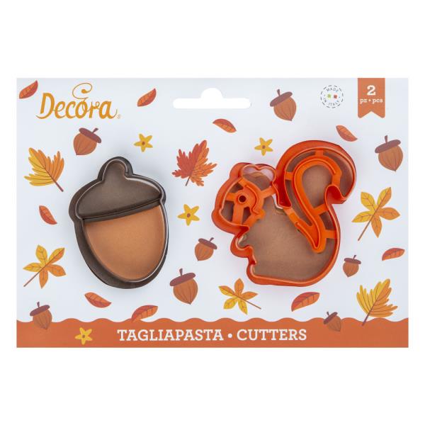 SET 2 TAGLIAPASTA IN PLASTICA BOSCO SCOIATTOLO E GHIANDA 1 SET 2 TAGLIAPASTA IN PLASTICA BOSCO SCOIATTOLO E GHIANDA