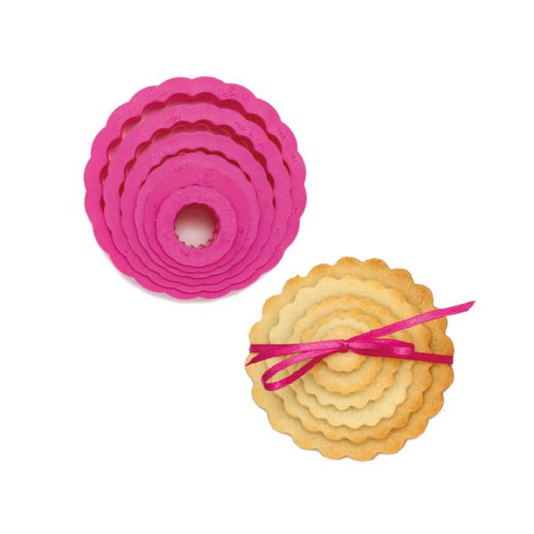 SET 6 TAGLIAPASTA IN PLASTICA TONDO RICCIO 2 SET 6 TAGLIAPASTA IN PLASTICA TONDO RICCIO