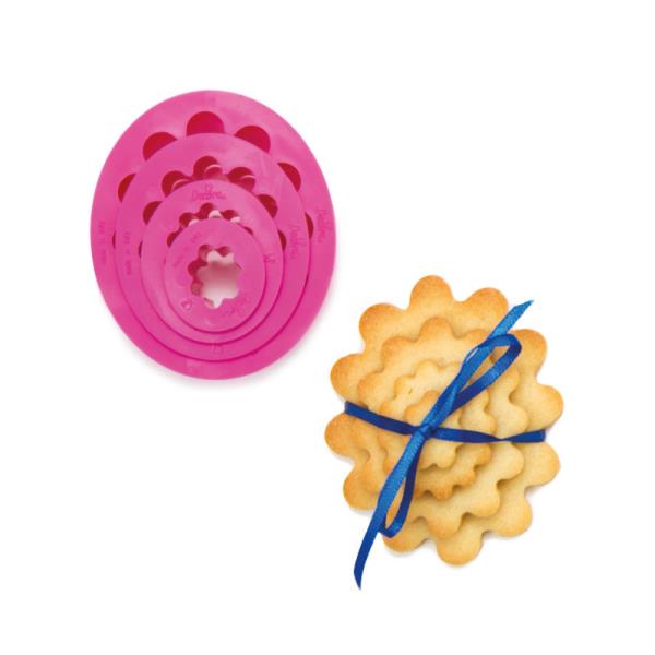 SET 4 TAGLIAPASTA IN PLASTICA OVALE FESTONATO 3 SET 4 TAGLIAPASTA IN PLASTICA OVALE FESTONATO