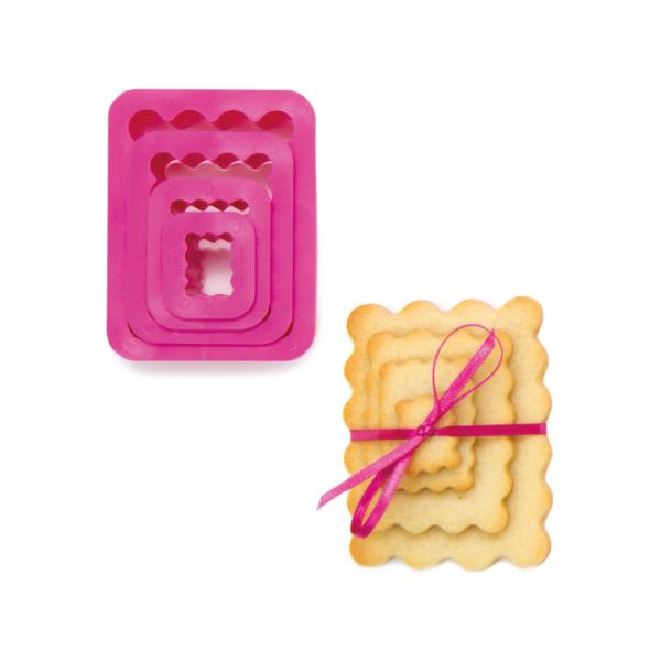 SET 4 TAGLIAPASTA IN PLASTICA RETTANGOLO FESTONATO 3 SET 4 TAGLIAPASTA IN PLASTICA RETTANGOLO FESTONATO