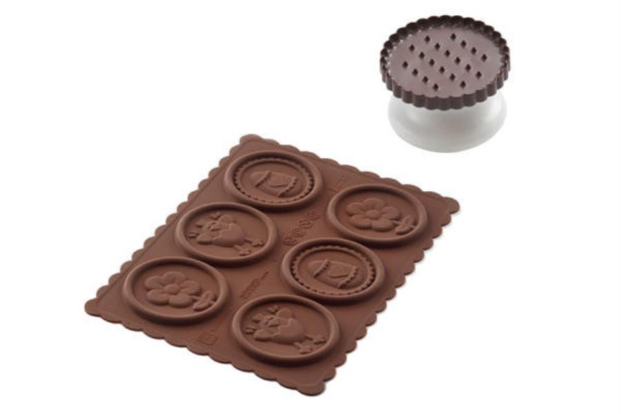 KIT TAGLIAPASTA +STAMPO SILICONE PASQUA SILIKOMART 2 KIT TAGLIAPASTA +STAMPO SILICONE PASQUA SILIKOMART