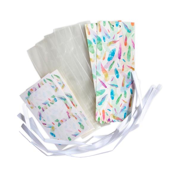SACCHETTI PER DOLCI 9x H.12 cm CON LACCETTI INSERTI CARTA E ADESIVI RAINBOW FEATHERS PZ.6 3 SACCHETTI PER DOLCI 9x H.12 cm CON LACCETTI INSERTI CARTA E ADESIVI RAINBOW FEATHERS PZ.6