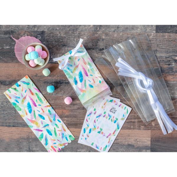 SACCHETTI PER DOLCI 9x H.12 cm CON LACCETTI INSERTI CARTA E ADESIVI RAINBOW FEATHERS PZ.6 5 SACCHETTI PER DOLCI 9x H.12 cm CON LACCETTI INSERTI CARTA E ADESIVI RAINBOW FEATHERS PZ.6