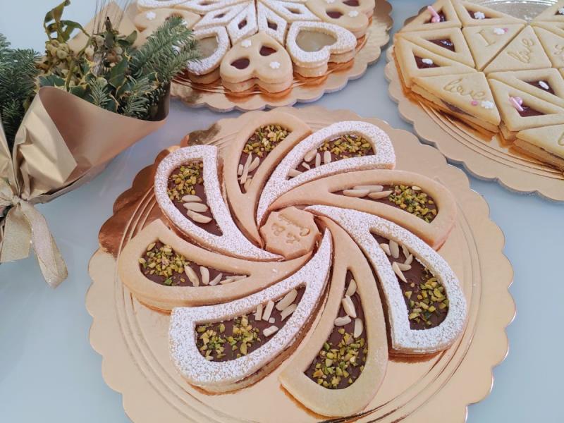 TAGLIAPASTA BIS-CROSTATA 3 pz.4 1 TAGLIAPASTA BIS-CROSTATA 3 pz.4