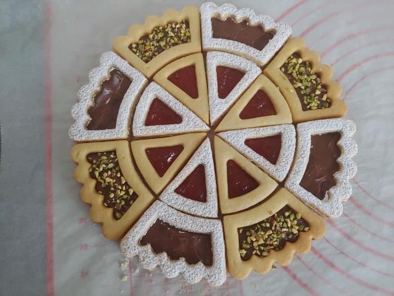 TAGLIAPASTA BIS-CROSTATA 2 pz.4 8 TAGLIAPASTA BIS-CROSTATA 2 pz.4