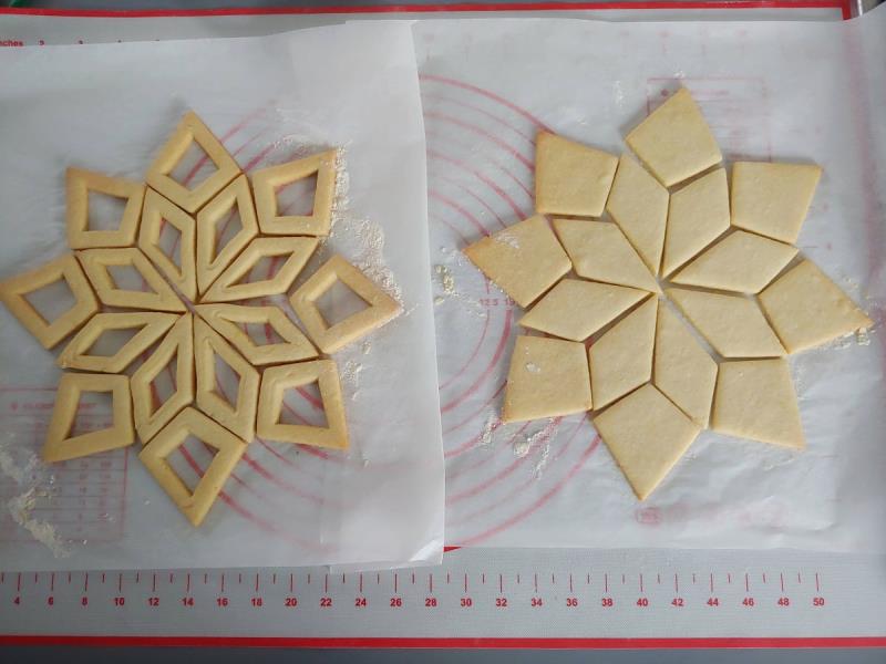 TAGLIAPASTA BIS-CROSTATA 1 pz.4 4 TAGLIAPASTA BIS-CROSTATA 1 pz.4