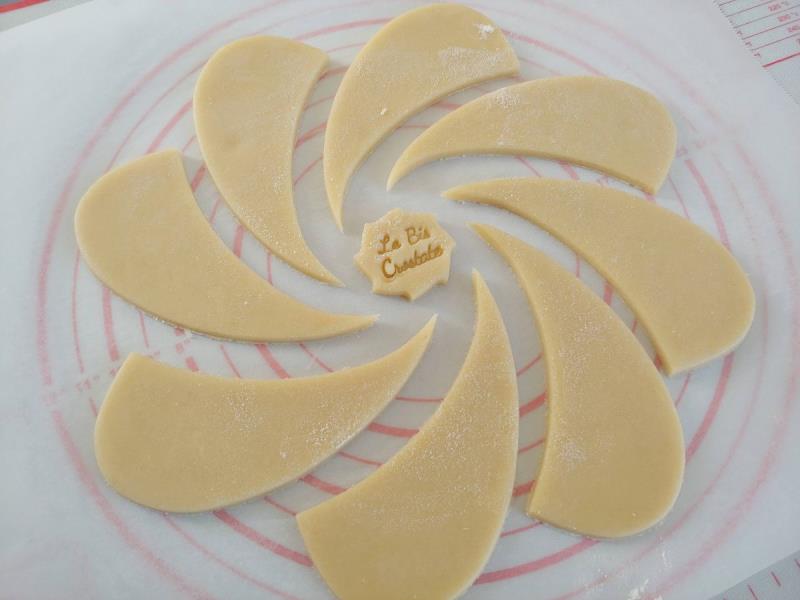 TAGLIAPASTA BIS-CROSTATA 3 pz.4 4 TAGLIAPASTA BIS-CROSTATA 3 pz.4