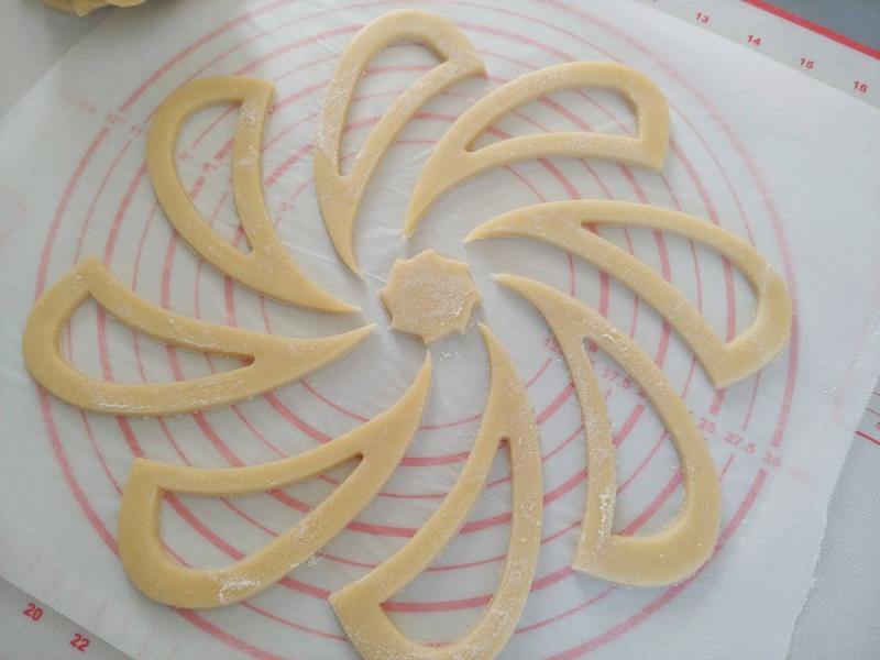 TAGLIAPASTA BIS-CROSTATA 3 pz.4 7 TAGLIAPASTA BIS-CROSTATA 3 pz.4