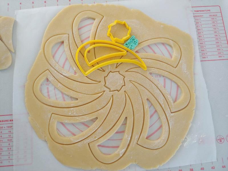 TAGLIAPASTA BIS-CROSTATA 3 pz.4 8 TAGLIAPASTA BIS-CROSTATA 3 pz.4