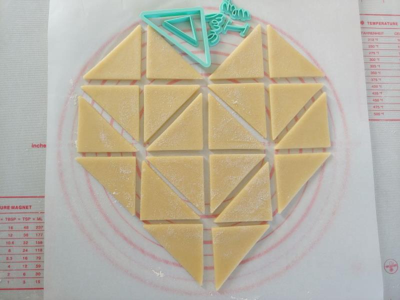 TAGLIAPASTA BIS-CROSTATA 4 pz.5 7 TAGLIAPASTA BIS-CROSTATA 4 pz.5