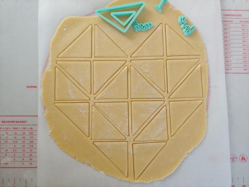 TAGLIAPASTA BIS-CROSTATA 4 pz.5 8 TAGLIAPASTA BIS-CROSTATA 4 pz.5