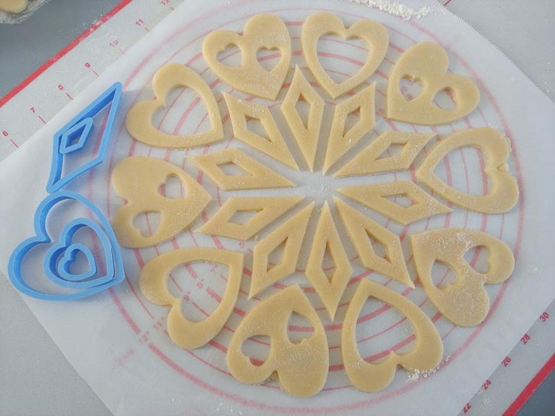 TAGLIAPASTA BIS-CROSTATA 5 pz.5 5 TAGLIAPASTA BIS-CROSTATA 5 pz.5