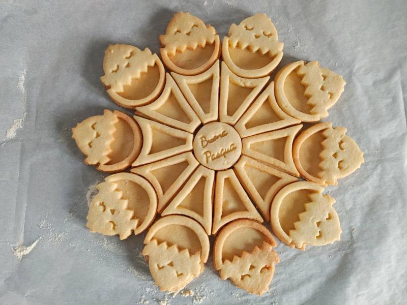 TAGLIAPASTA BIS-CROSTATA 6 BUONA PASQUA pz.8 7 TAGLIAPASTA BIS-CROSTATA 6 BUONA PASQUA pz.8