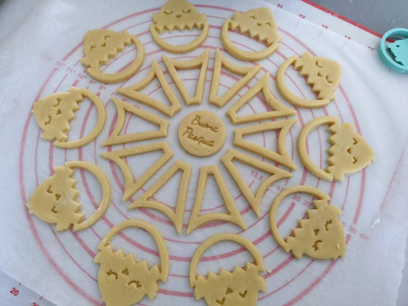 TAGLIAPASTA BIS-CROSTATA 6 BUONA PASQUA pz.8 2 TAGLIAPASTA BIS-CROSTATA 6 BUONA PASQUA pz.8