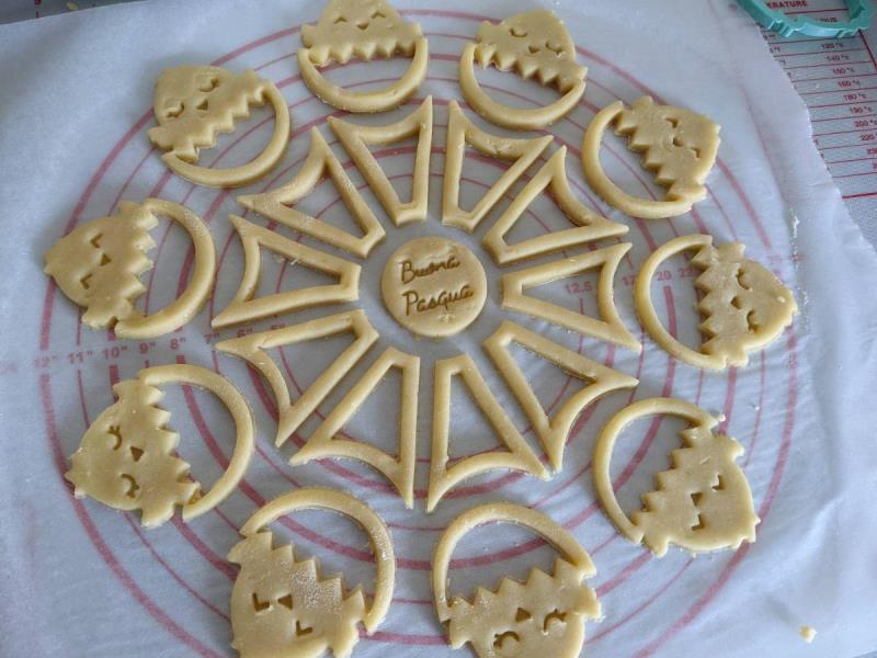 TAGLIAPASTA BIS-CROSTATA 6 BUONA PASQUA pz.8 3 TAGLIAPASTA BIS-CROSTATA 6 BUONA PASQUA pz.8