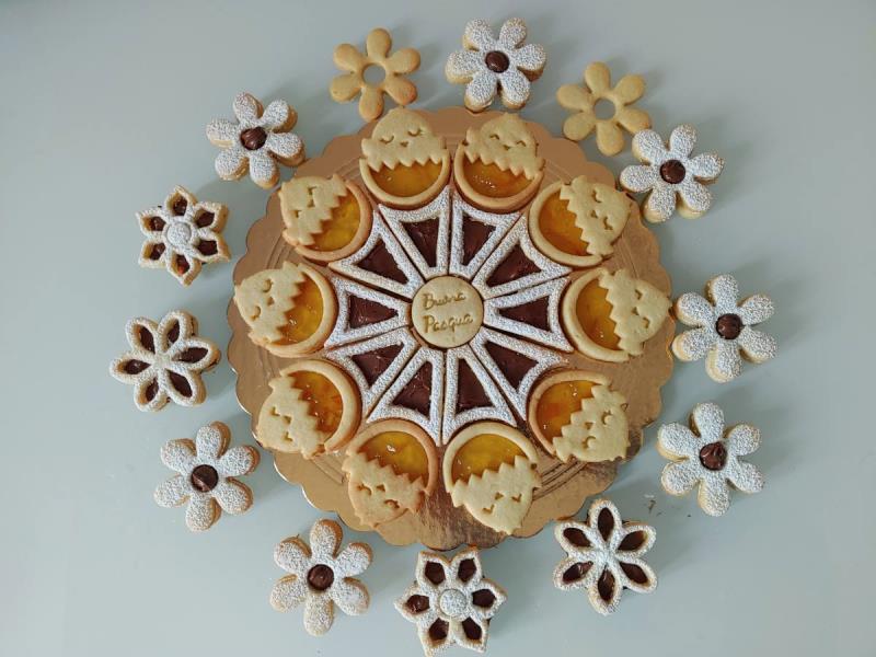 TAGLIAPASTA BIS-CROSTATA 6 BUONA PASQUA pz.8 6 TAGLIAPASTA BIS-CROSTATA 6 BUONA PASQUA pz.8